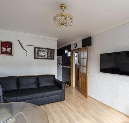 1 Bedroom Flat Close To City With Free Parking Arrangement ロンドン エクステリア 写真